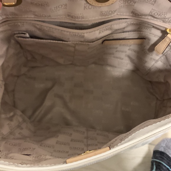 Michael kors shiny white purse - Picture 2 of 8